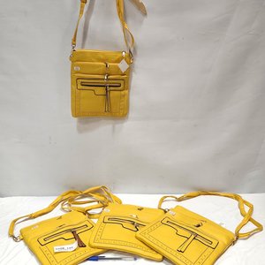 Lote siguiente: Lote de 4 Carteras de Dama Tipo Morral Amarillas en Eco Cuero