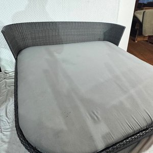 Camastro Ratan Sintético Gris Oscuro con Colchoneta y Almohadones - imagen 4