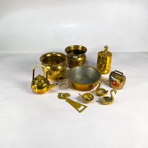 Lote de 10 Piezas de Bronce: Centro, Recipientes, Campana, Ollas y Más - imagen 1
