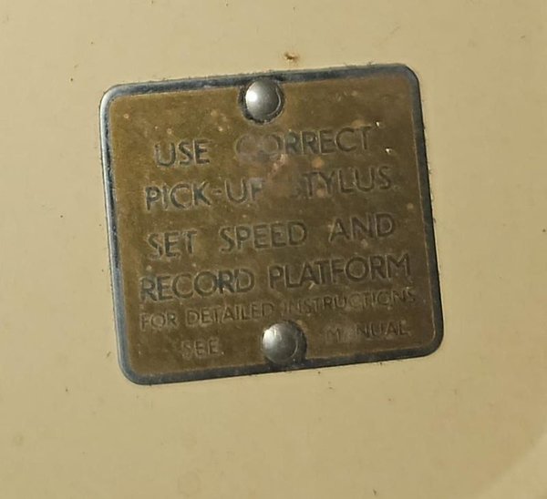 Tocadiscos modelo Carrard: Un reproductor de discos vintage en excelente estado - imagen 5