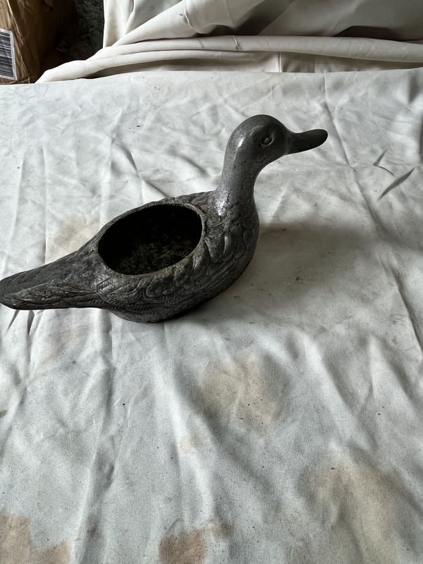 Pato macetero de aluminio o peltre para jardín - imagen 7