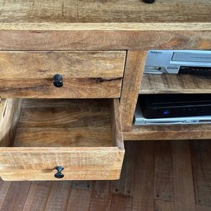 LOTE DESTACADO - hermoso rack madera masiza con ruedas de hierro - imagen 5