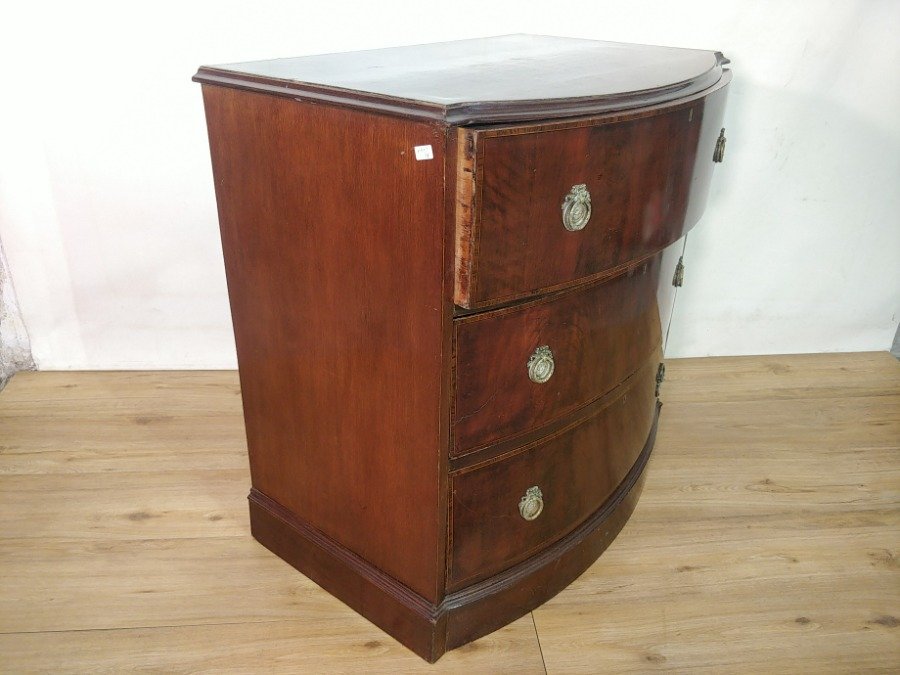 Mueble de tres cajones en madera con herrajes de bronce - imagen 5