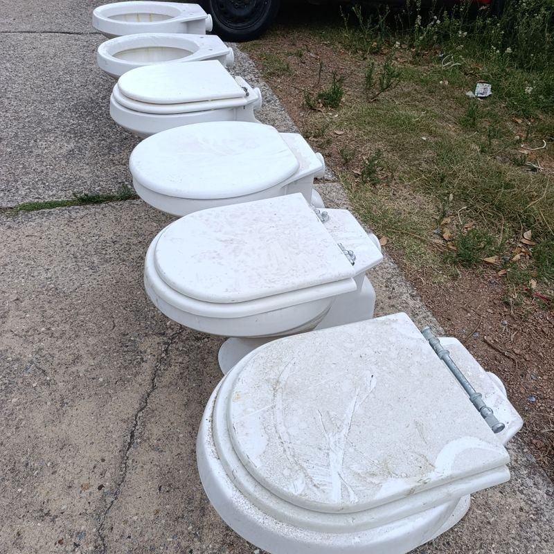 Vajillas de loza marca Deca en mal estado - imagen 5