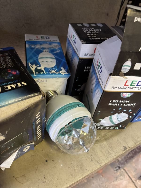 Lámparas Giratorias LED con Proyector y Componentes Electrónicos - imagen 2