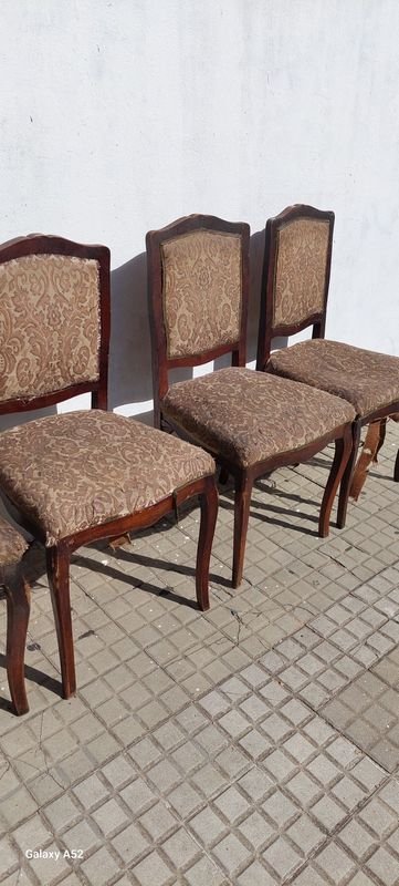 Sillas antiguas de madera en buen estado - imagen 3