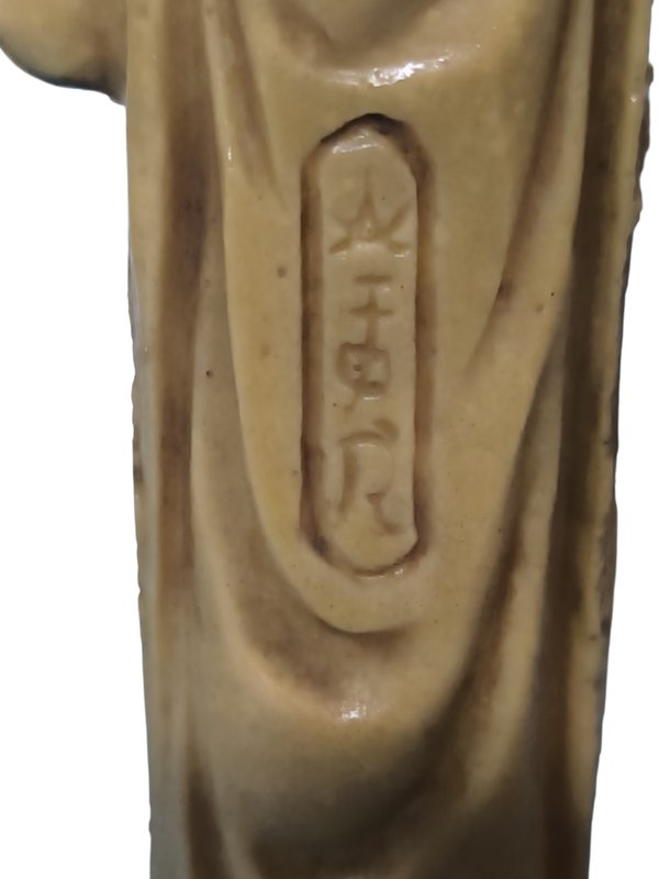 Figurita de guerrero oriental de resina con sello - imagen 3