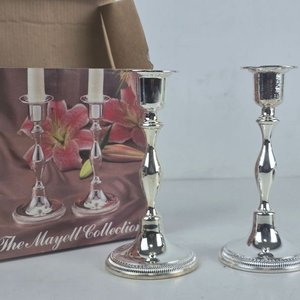 Lote Variado: Candelabros Mayell Collection, Fuentes de Barro y Accesorios de Cocina - imagen 5