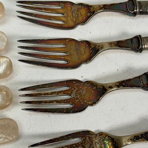 Juego de Cubiertos para Pescado con Mango de Nácar y Detalles Grabados - imagen 5