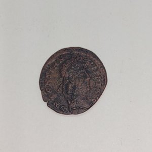 Moneda Romana de Constantino el Grande - Gloria Exercitus - imagen 2