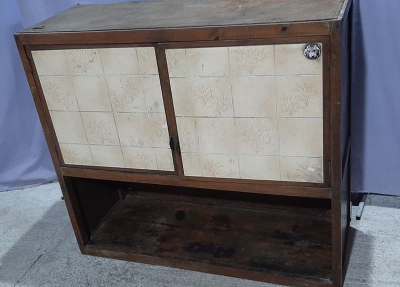 Mueble Aéreo de Madera con Puertas Corredizas y Estantes