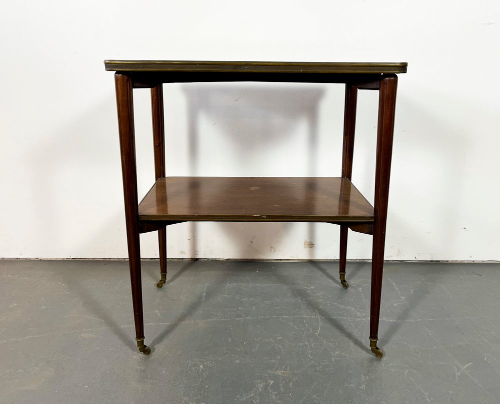 Mesa de Servicio Francesa Rodante de Caoba con Greca y Ruedas de Bronce