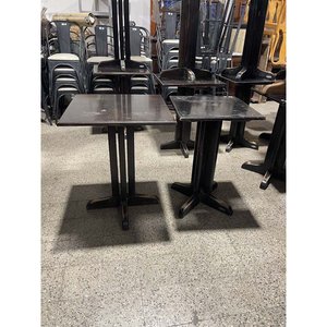 Lote siguiente: Par de Mesas Bar Cuadradas de Madera Delfino Álvarez