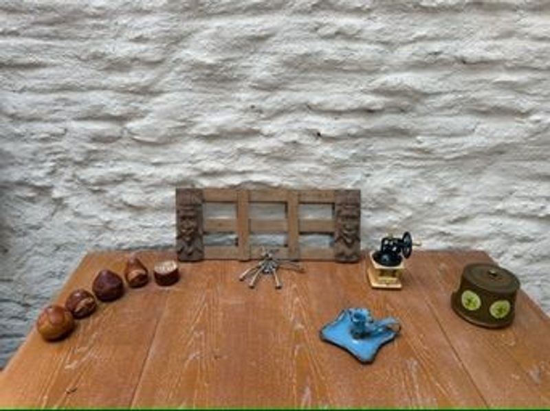 Lote siguiente: Lote de adornos y objetos decorativos en madera