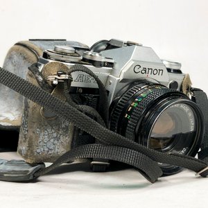 Cámara Fotográfica Vintage Canon AE-1 con Estuche - imagen 2