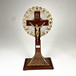Lote anterior: Cruz de Mesa Labrada en Madera y Bronce con Cristo
