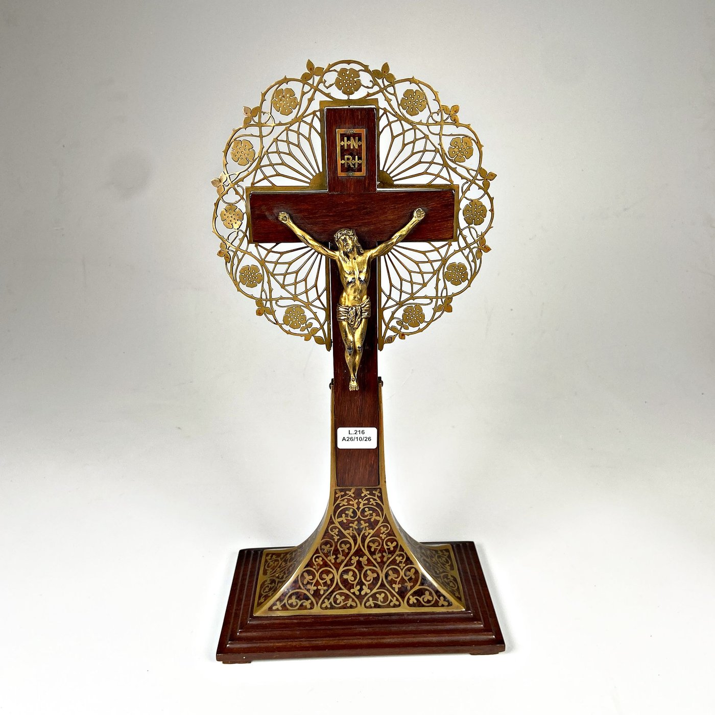 Cruz de Mesa Labrada en Madera y Bronce con Cristo