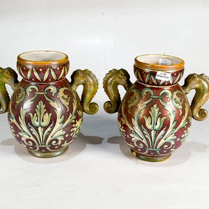 Lote siguiente: Par de Floreros Vintage de Cerámica con Asas y Decoración Floral