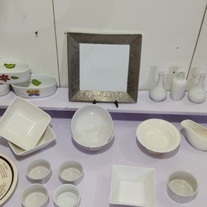 Lote de 21 piezas: vajilla y objetos decorativos con motivos pintados - imagen 7