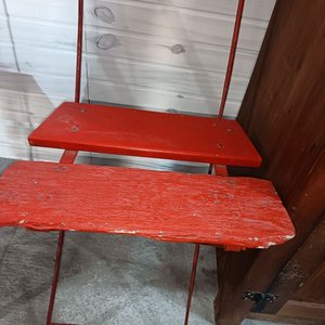 Lote de Tres Sillas Plegables Antiguas Rojas de Metal y Madera - imagen 4