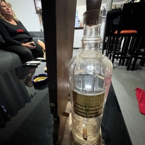 Lote anterior: Botella Dispensadora "Pingometro" con Soporte de Madera para Colgar