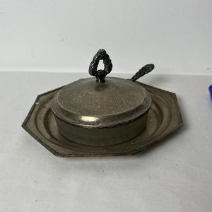 Dulcera Antigua de Vidrio Esmerilado y Metal Repujado con Pala - imagen 6