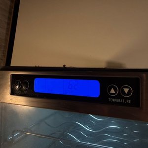 Heladera Vertical para Vinos de Origen Americano 110V - imagen 4