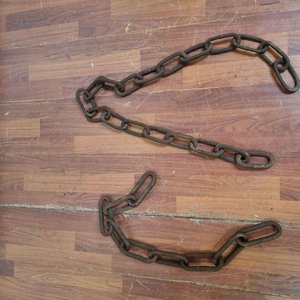 Lote anterior: Par de Cadenas de Hierro Rústico para Decoración o Uso