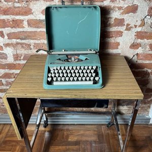 Máquina de Escribir Olivetti Lettera 82 Vintage con Estuche - imagen 8
