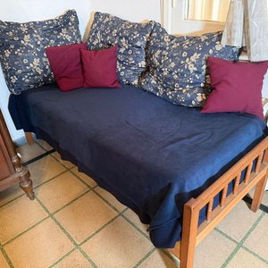 Lote siguiente: Cama de Pino Brasil con Colchones y Almohadones