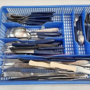 Lote de Cubiertos y Utensilios de Cocina con Organizador Azul y Abrelatas - imagen 3