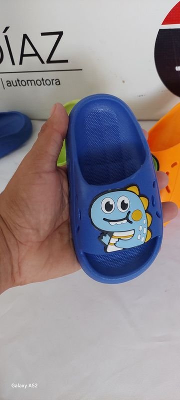 Calzado infantil con personajes de dibujos animados - imagen 4