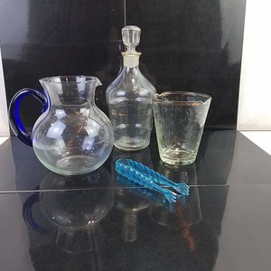 Lote anterior: Jarra de Vidrio Azul, Decantador con Tapón y Vaso Tallado con Detalle Dorado