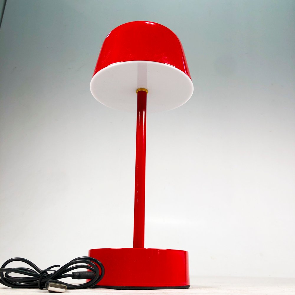 Lámpara de sobremesa con USB en metal rojo - imagen 3