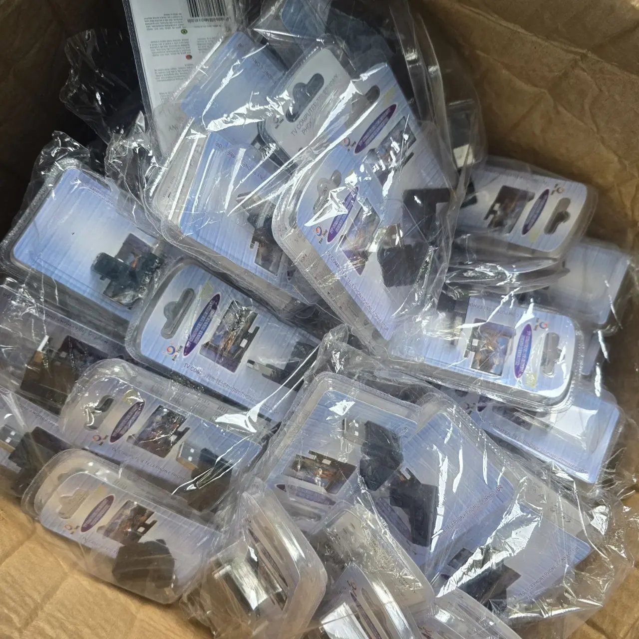 Conjunto de cables USB con conectores y embalaje - imagen 2