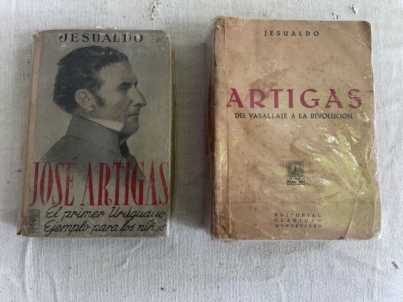 Lote de Libros "Artigas" de Jesualdo