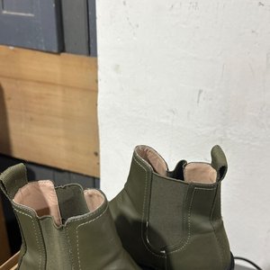 Lote siguiente: Botas Chelsea Talla 37 Color Verde