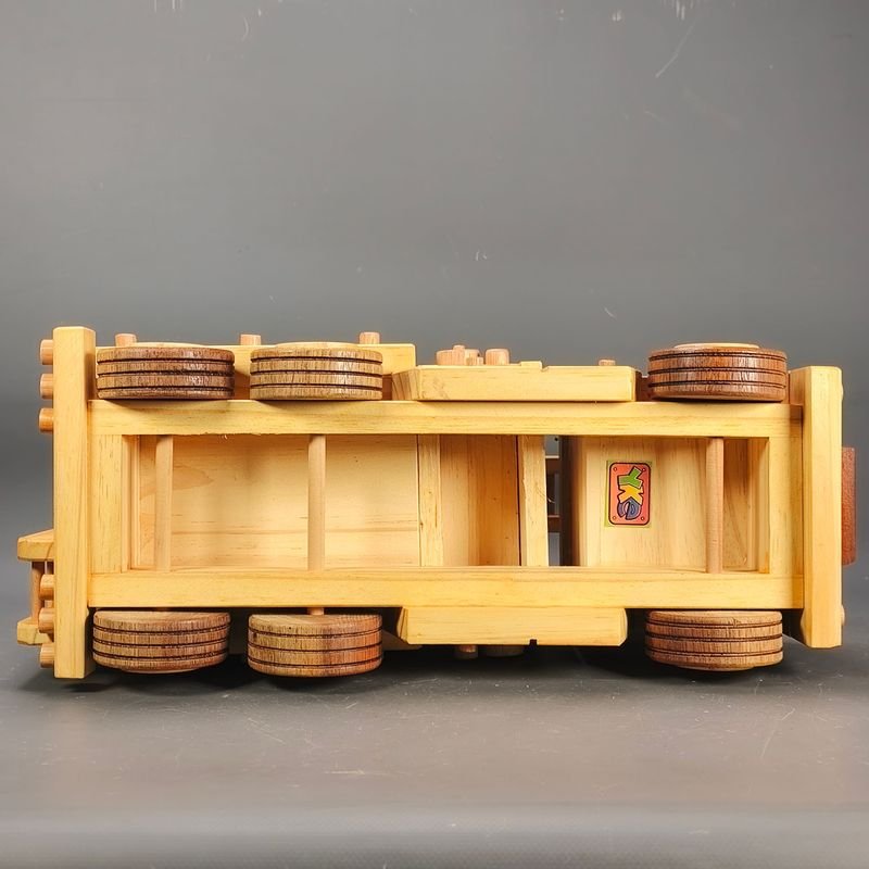 Camión de madera Montessori YKE ind. Uruguaya - imagen 8