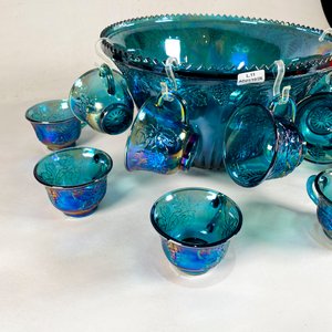 Ponchera Azul con 11 Tazas de Vidrio Iridescente con Diseño de Uvas - imagen 4