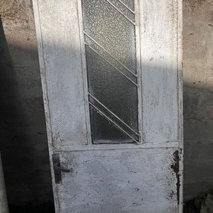 Lote anterior: Puerta Blanca de Exterior con Vidrio y Llave