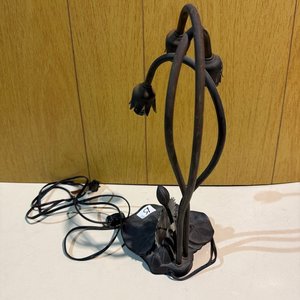 Lámpara de Mesa con 3 Brazos Tipo Flor y Logo Rotary - imagen 7
