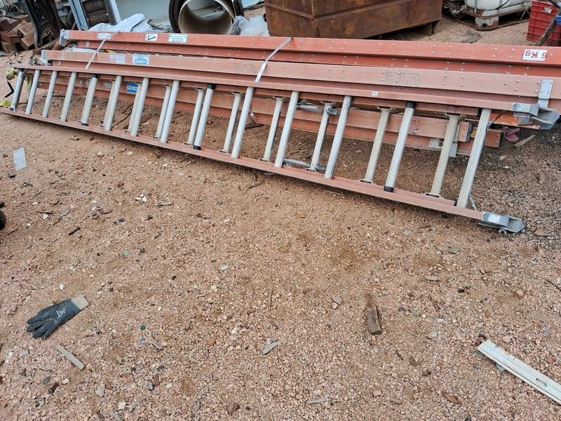 Lote siguiente: Escalera Extensible en Aluminio para Construcción
