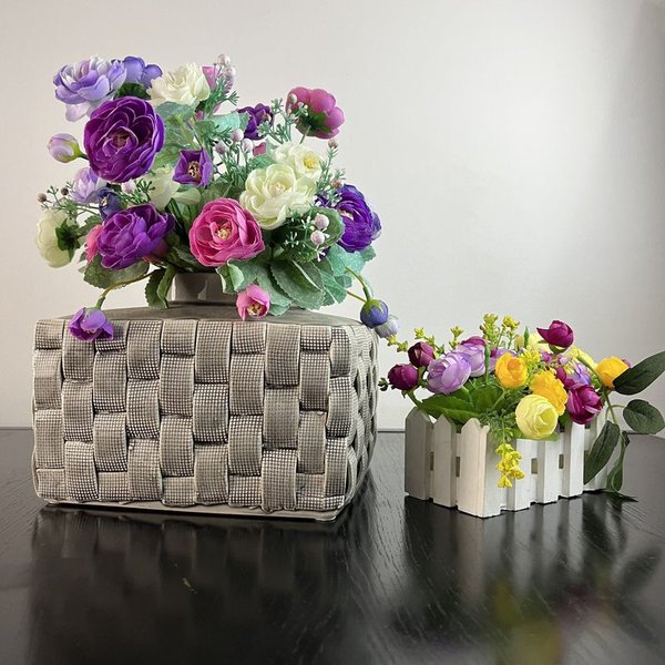 Canastas y floreros de cerámica con flores - imagen 3