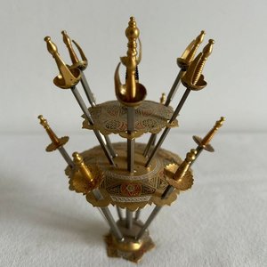 Lote siguiente: Conjunto Vintage de Espadas Decorativas Españolas