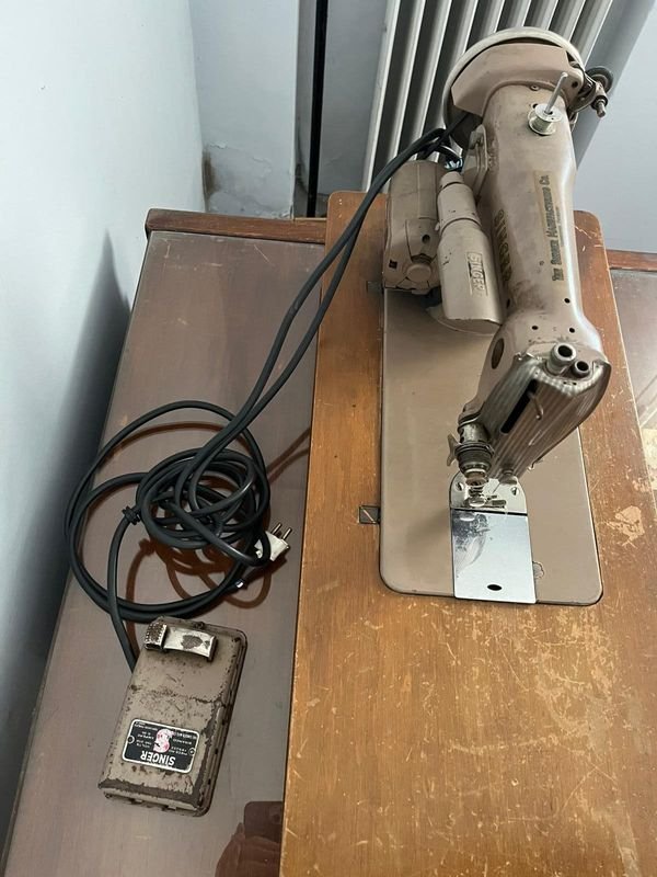 Maquina de coser SINGER con pedal - En venta en subasta - imagen 7