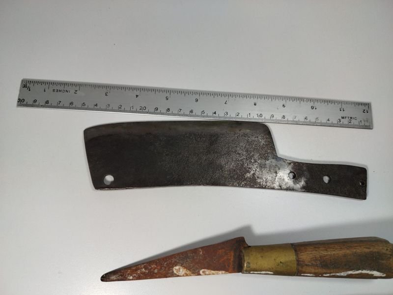 Lote anterior: Cuchillería antigua con cuchillos y tijeras