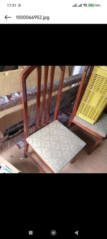 Juego de Comedor: Mesa de Madera y Vidrio con 4 Sillas