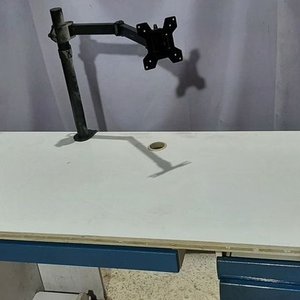 Escritorio Blanco y Azul con Soporte para Monitor y Bandejas Deslizables - imagen 3