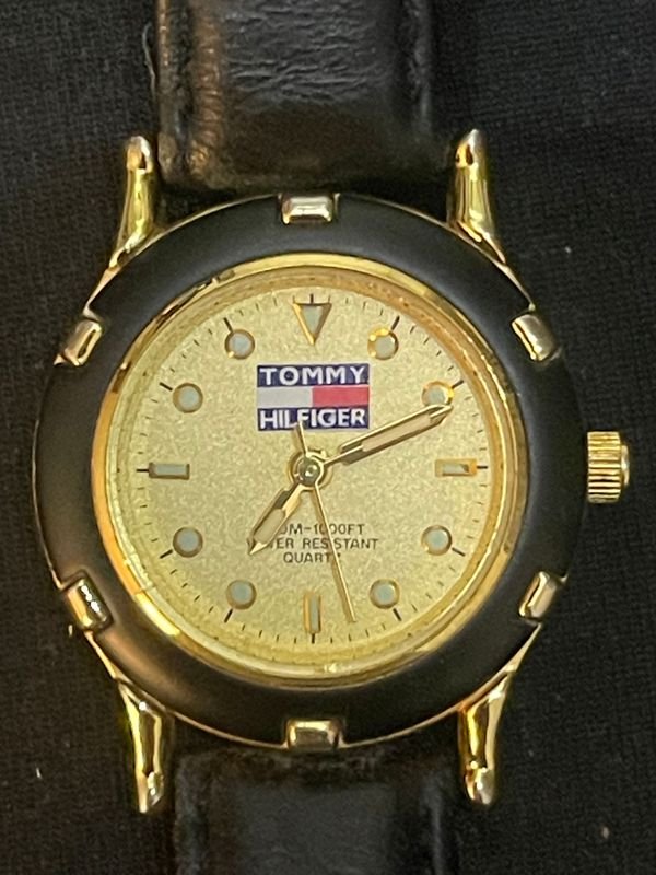 Reloj Tommy Hilfiger 1238 Gold & Black Dress-Diver 300M Cuarzo Vintage