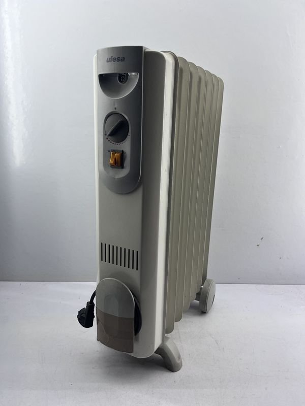 Estufa Eléctrica Ufesa Blanca con Ruedas